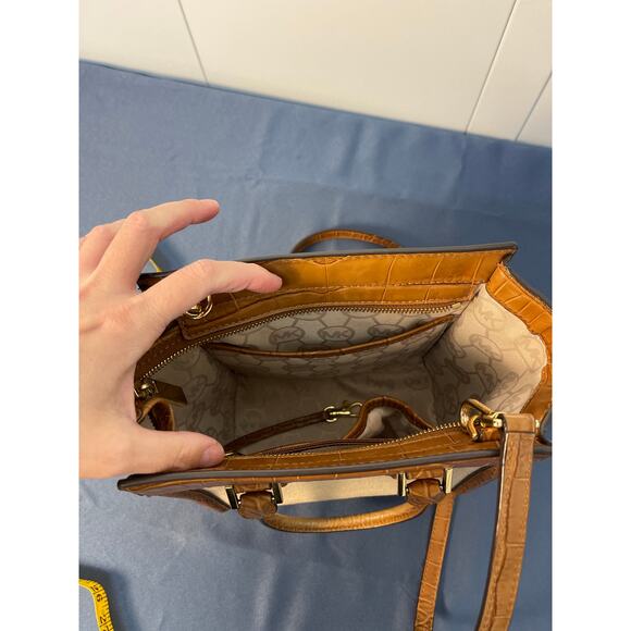 Michael Kors Colette Medium Messenger Sachet Bag Pre-owned‎ with Dust Bag - Picture 9 of 14